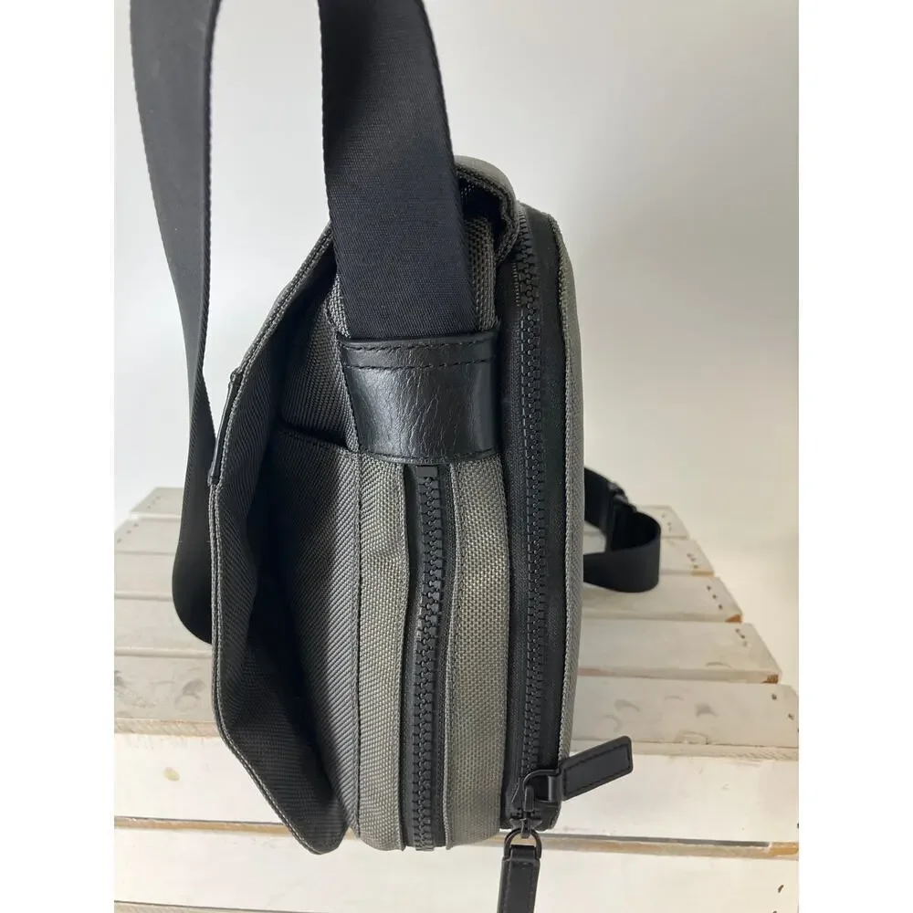 MICHAEL KORS NWT PARKER LG CHARCOAL CANVAS MESSANGER BAG